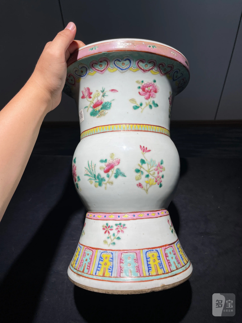 清晚期 粉彩花卉纹花觚一对 - 图14